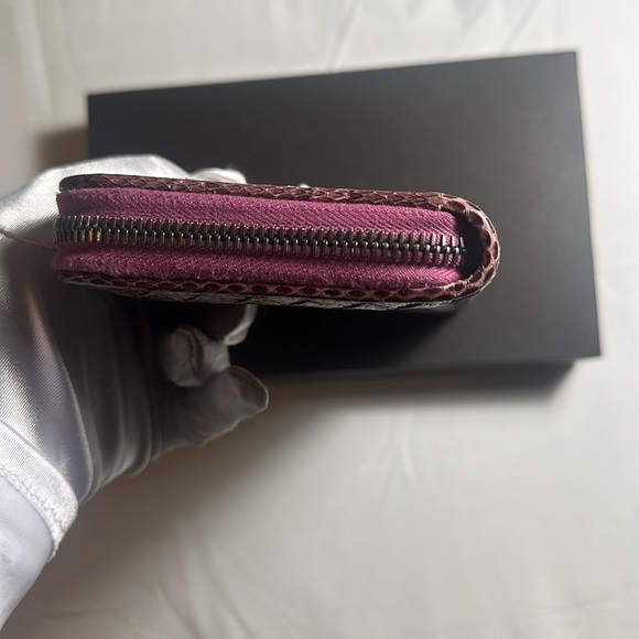 Authentic Bottega Veneta Zippy Wallet, a lovely wallet in excellent condition - Picture 8 of 15